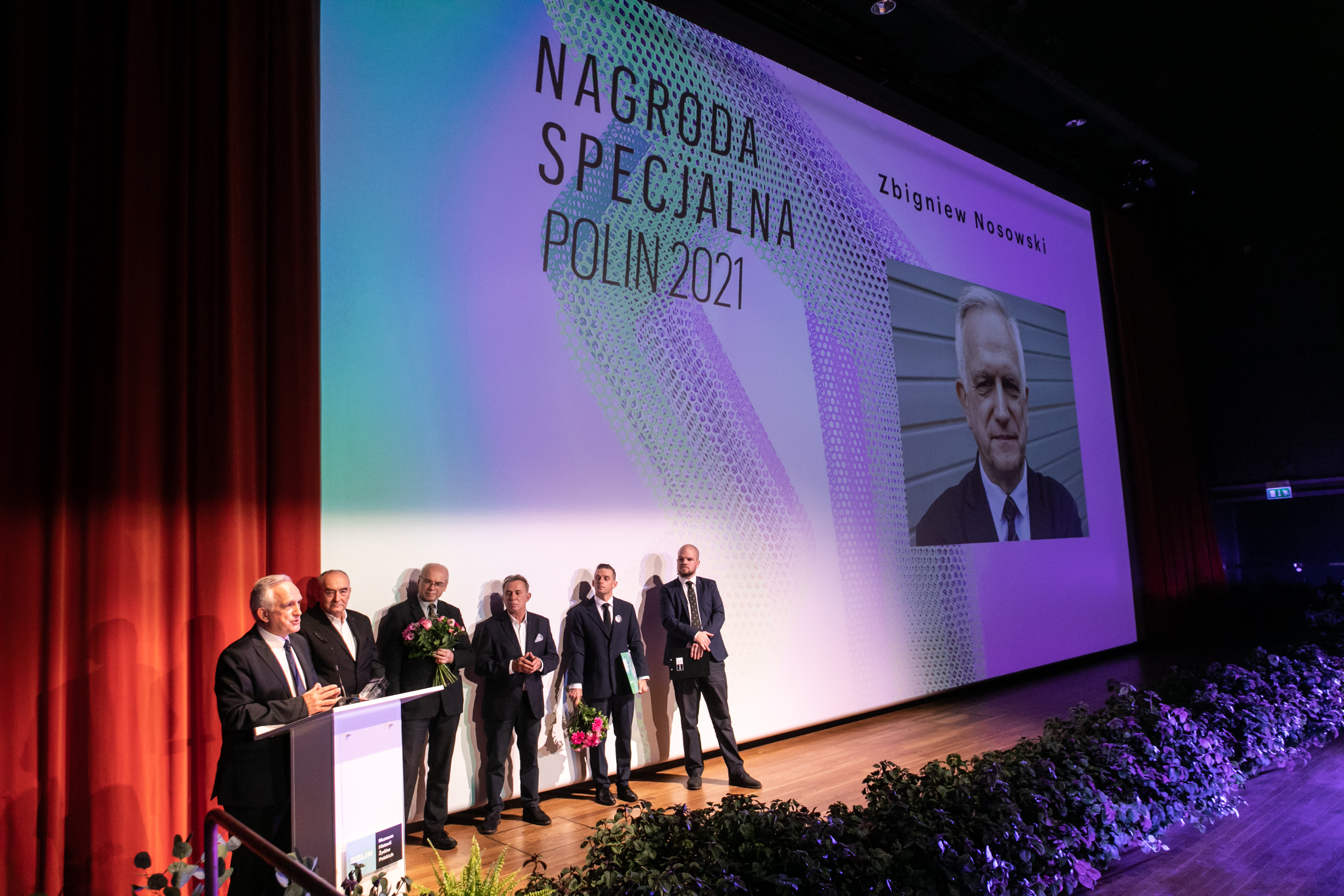 Zbigniew Nosowski - laureat Nagrody Specjalnej w konkursie Nagroda POLIN 2021 - wygłasza mowę