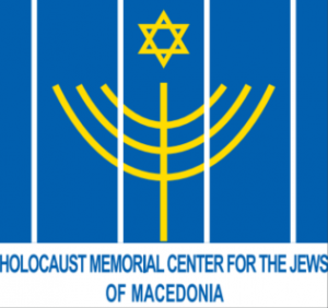 Logo Holocaust Memorial Center – Skopje: żółta Gwiazda Dawida i linie tworzące kształt menory na granatowym tle