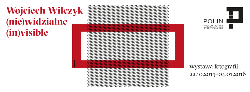 Kwadrat wypełniony czarnymi kropkami, na nim znajduje się obramowany czerwonym kolorem prostokąt. Powyżej napis Wojciech Wilczyk: (nie)widzialne (in)visible.