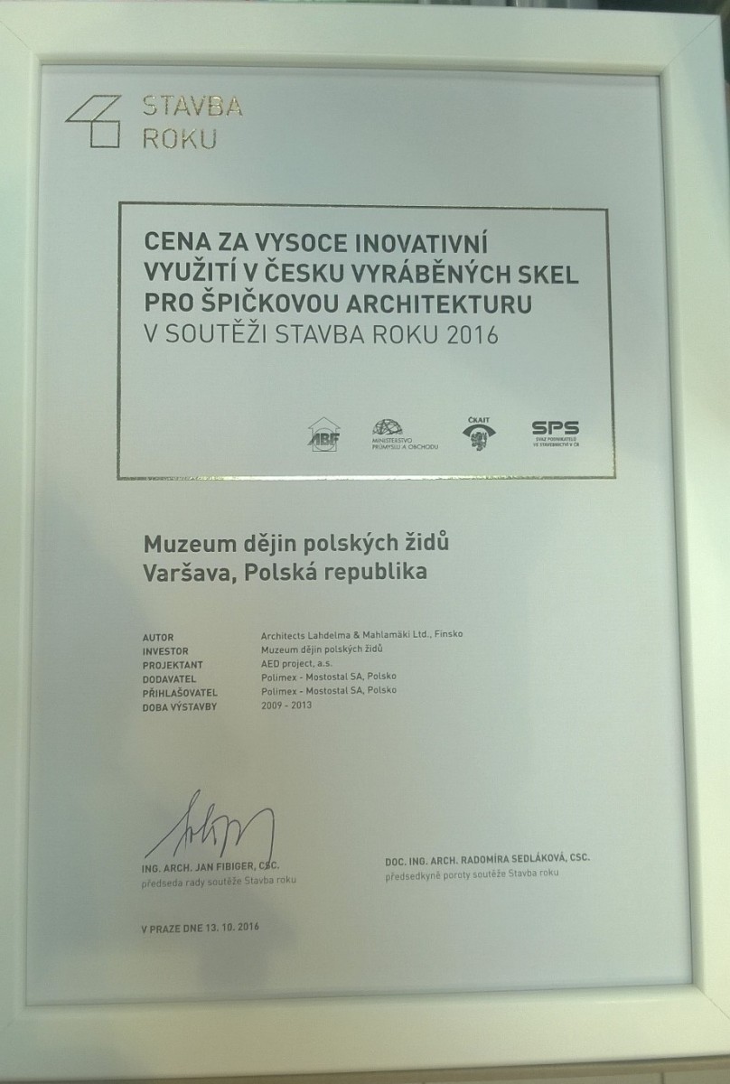 Dyplom w języku czeskim przyznający nagrodę dla budynku Muzeum POLIN, 2016.