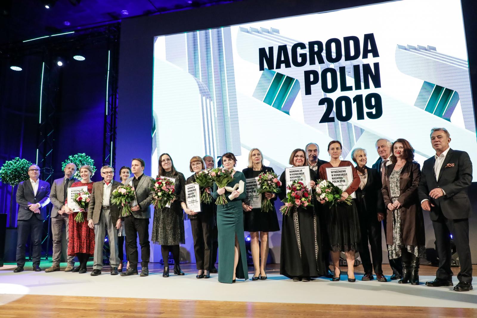 Laureatka, wyróżnieni i nominowani w konkursie Nagroda POLIN 2019, wraz z fundatorami nagród.
