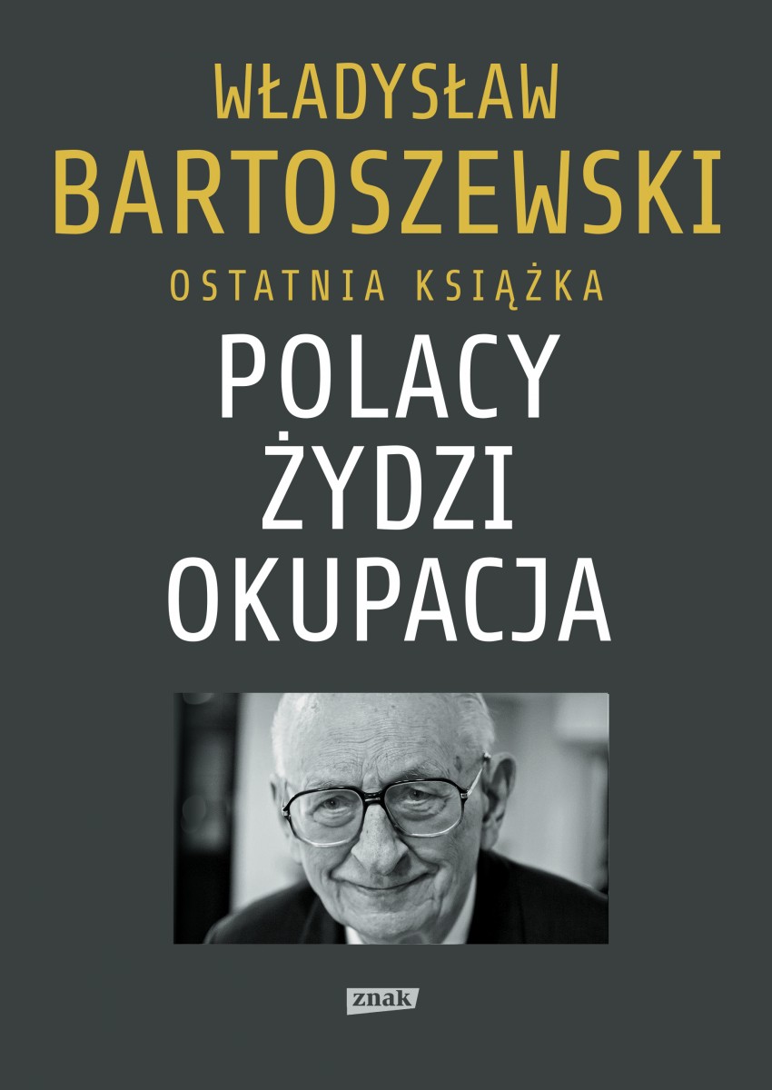 Okładka książki Władysława Bartoszewskiego "Polacy Żydzi Okupacja". Zdjęcie autora książki na okładce.