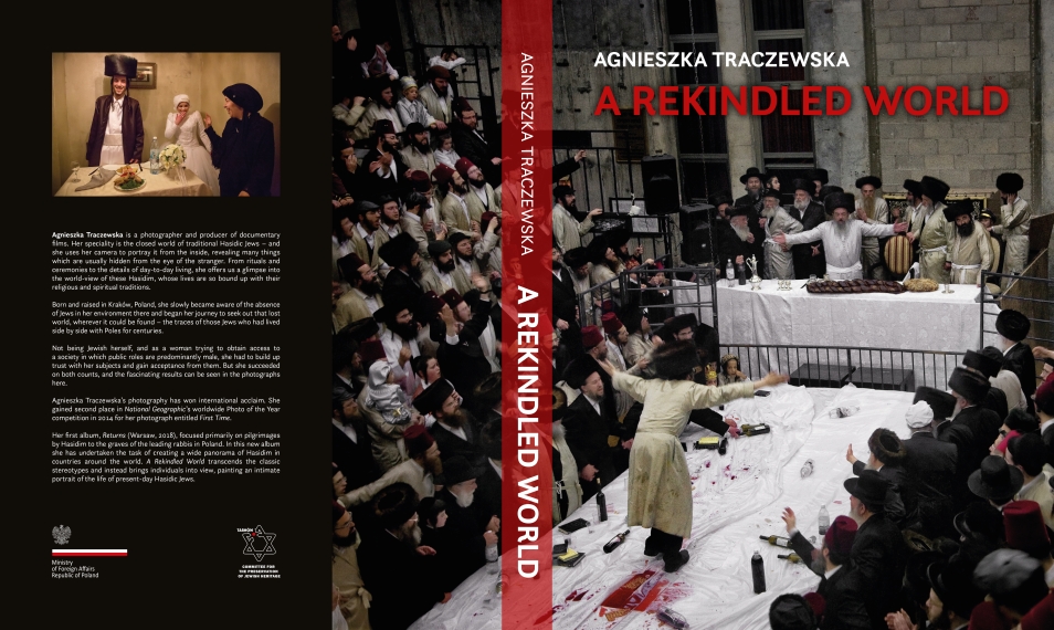 Na obrazie widzimy okładkę książki "Rekindled world"
