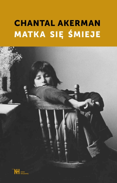 Na obrazie widzimy okładkę książki Chantal Akerman "Matka się śmieje"