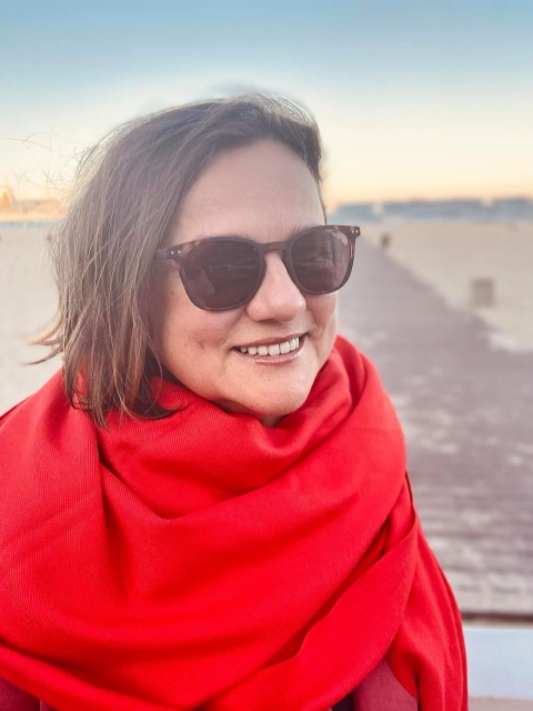 Na obrazie widzimy fotografie moderatorki spotkania Joanny Sławińskiej. 
