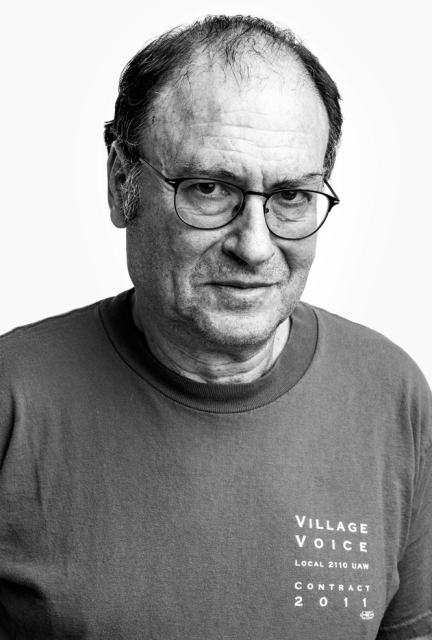Jim Hoberman. Mężczyzna w średnim wieku, na nosie ma okulary.