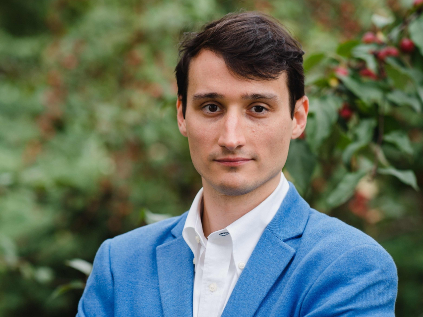 Dr. Zachary Mazur