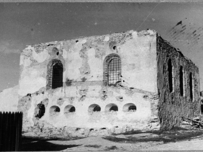 Ruiny synagogi, widok elewacji od strony zachodniej.