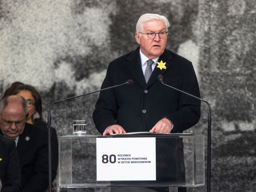 Frank-Walter Steinmeier stands at the rostrum during the 80th anniversary of the Warsaw Ghetto Uprising.