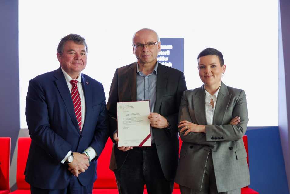 Ambasador Królestwa Norwegii w Polsce Øystein Bø, dyrektor Muzeum POLIN prof. Dariusz Stola, Ministra Kultury i Dziedzictwa Narodowego Marta Cienkowska