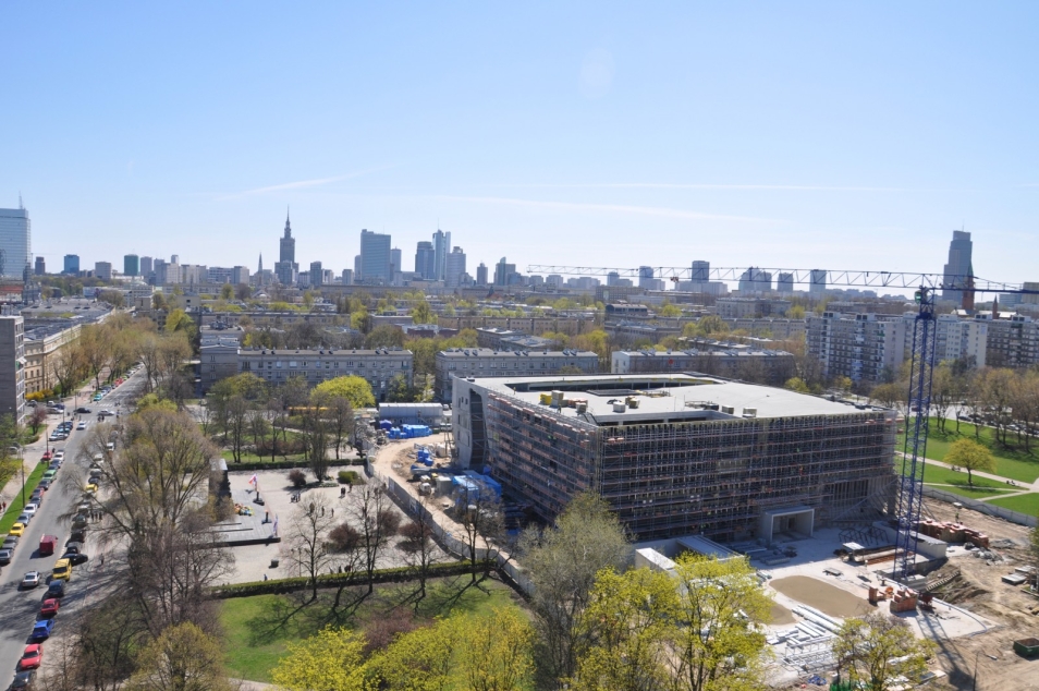 Panorama Warszawy z powstającym budynkiem Muzeum POLIN, kwiecień 2011. 