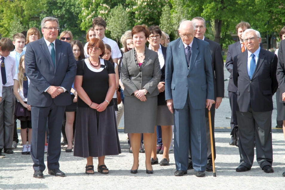 Władysław Bartoszewski, Hanna Gronkiewicz-Waltz, Bronisław Komorowski i kilka innych osób