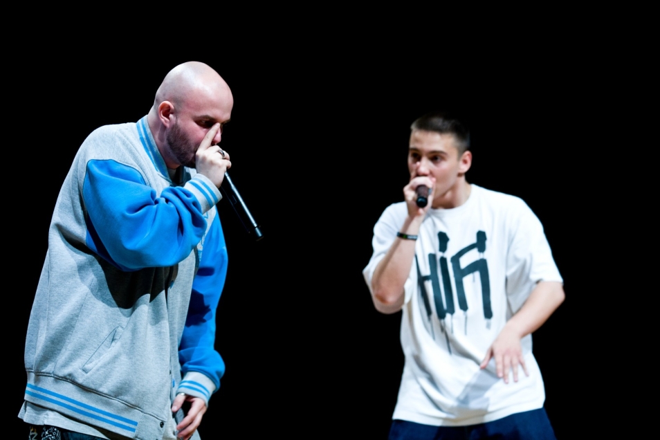 Dwaj raperzy dają koncert, pokaz swych umiejętności. Poetycki Beatbox podczas "Dnia Dziecka" 2013.