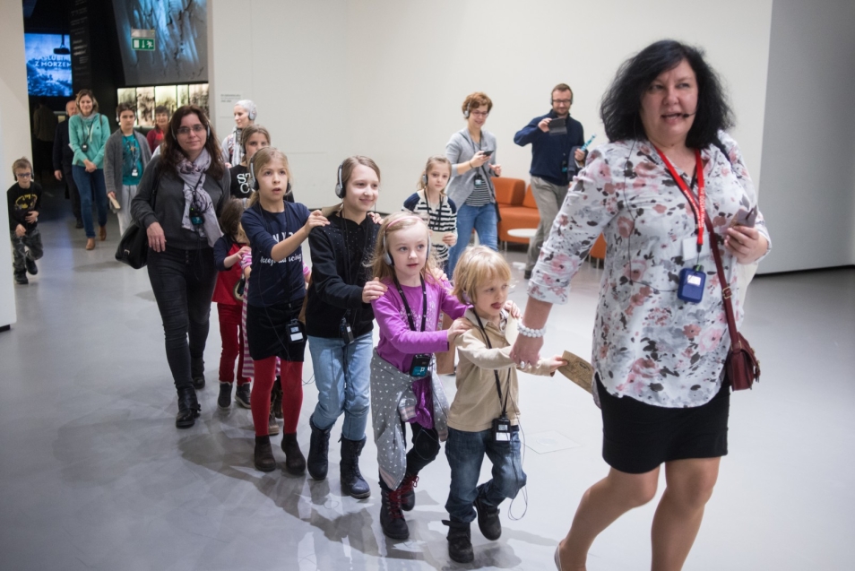 Zwiedzanie wystawy z przewodnikiem, warsztaty dla szkół, Muzeum POLIN
