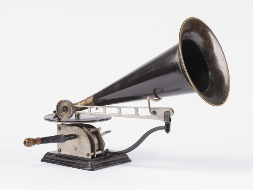 Gramofon marki Columbia, model AU, 1904 (kolekcja Jerzego Gogacza, Warszawa)