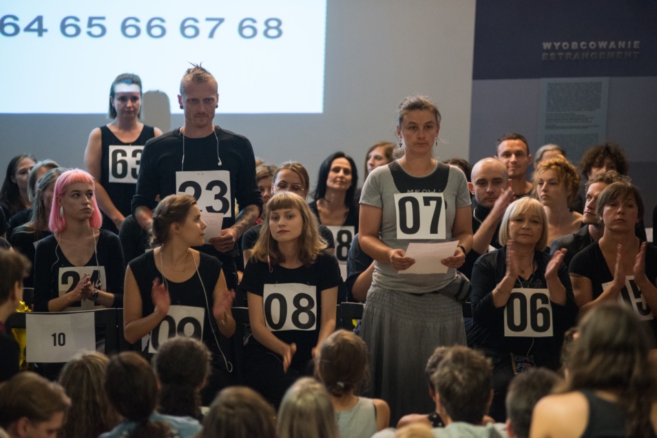 68 obcych osób, Muzeum POLIN, Grzegorz Laszuk
