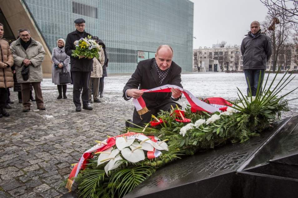 75. rocznica powstania "Żegoty" - złożenie kwiatów pod Pomnikiem Bohaterów Getta.
