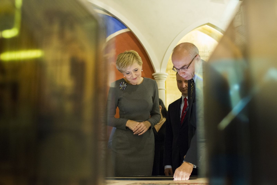 Agata Duda podczas wizyty na wystawie stałej w Muzeum POLIN.