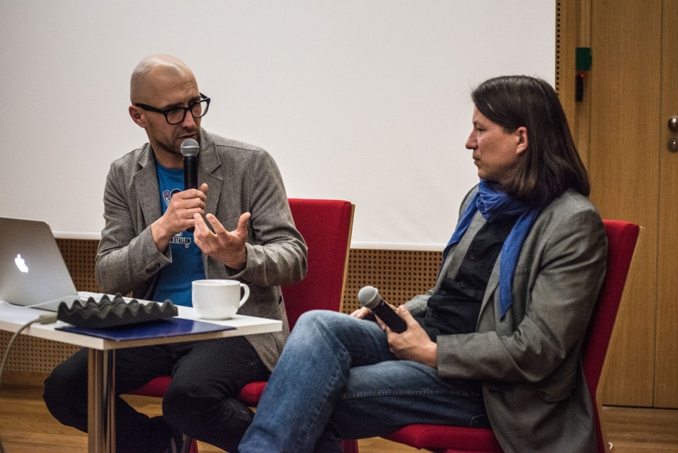 Hubert Czerepok podczas warsztatów wokół mowy nienawiści