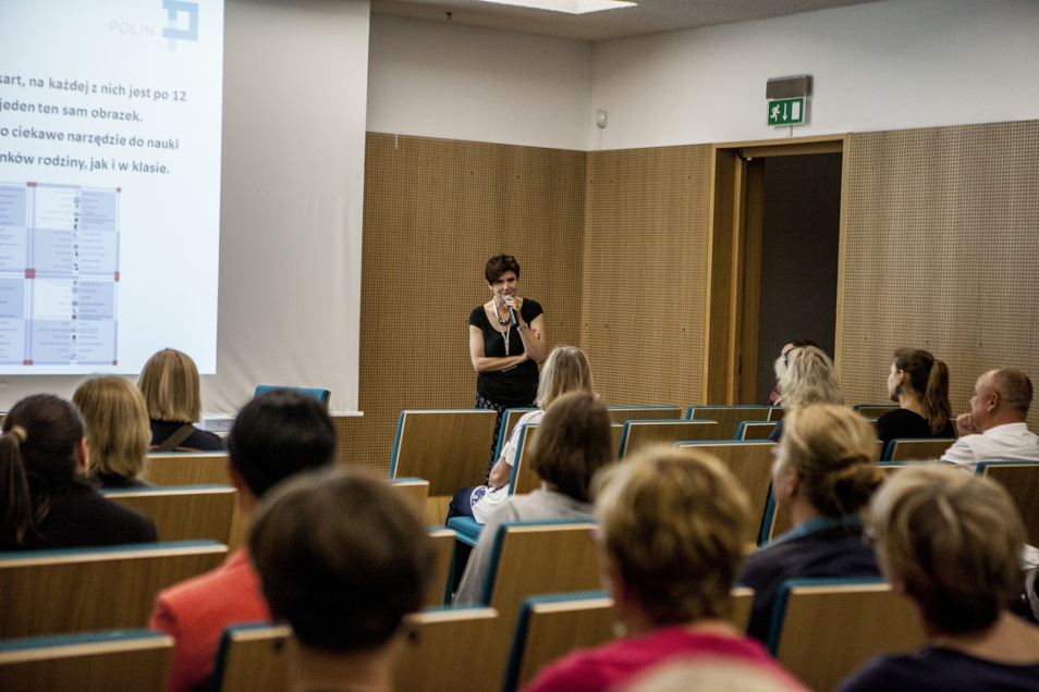 Spotkanie dla nauczycieli o programie edukacyjnym dla szkół.