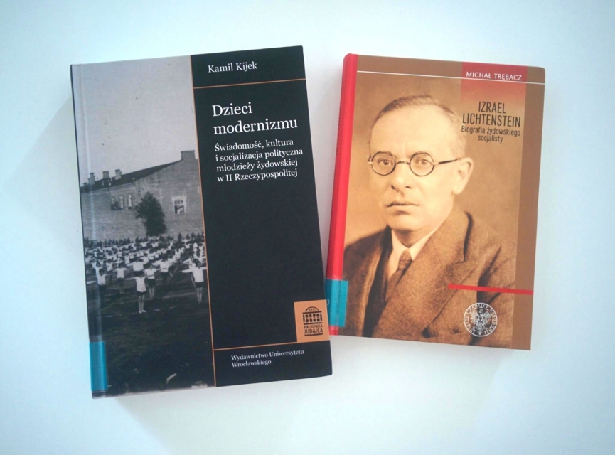 Dwie książki leżą obok siebie - "Dzieci modernizmu" i "Izrael Lichtenstein".