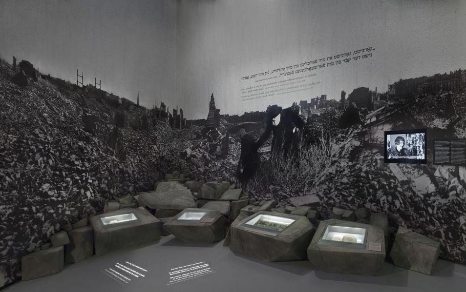 Galeria Powojnie w Muzeum POLIN.