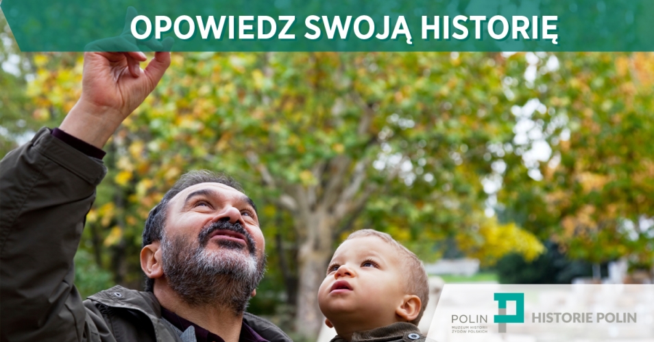 Starszy mężczyzna trzyma na ręku małego chłopca, pokazując palcem w stronę nieba coś mu opowiada. Podpis Opowiedz swoją historię..