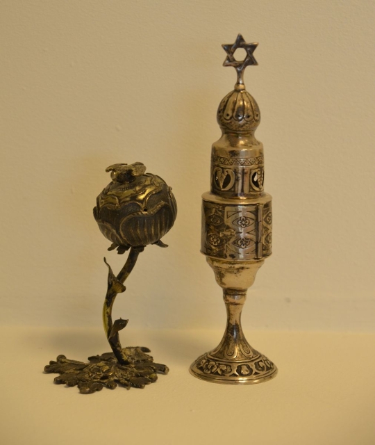 Balsaminki - liturgiczne naczynia żydowskie służące do przechowywania wonnych ziół.