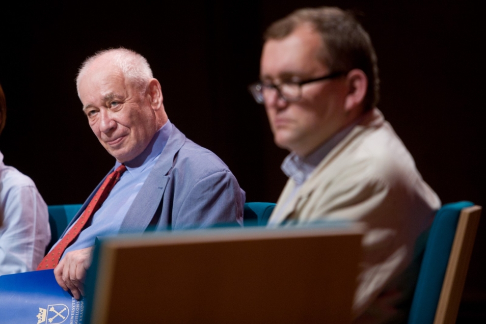 Dwaj paneliści podczas debaty