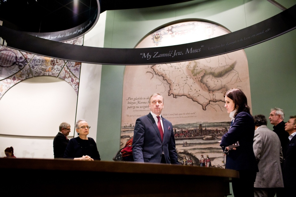 Bogdan Zdrojewski z delegacją na wizycie w Muzeum POLIN