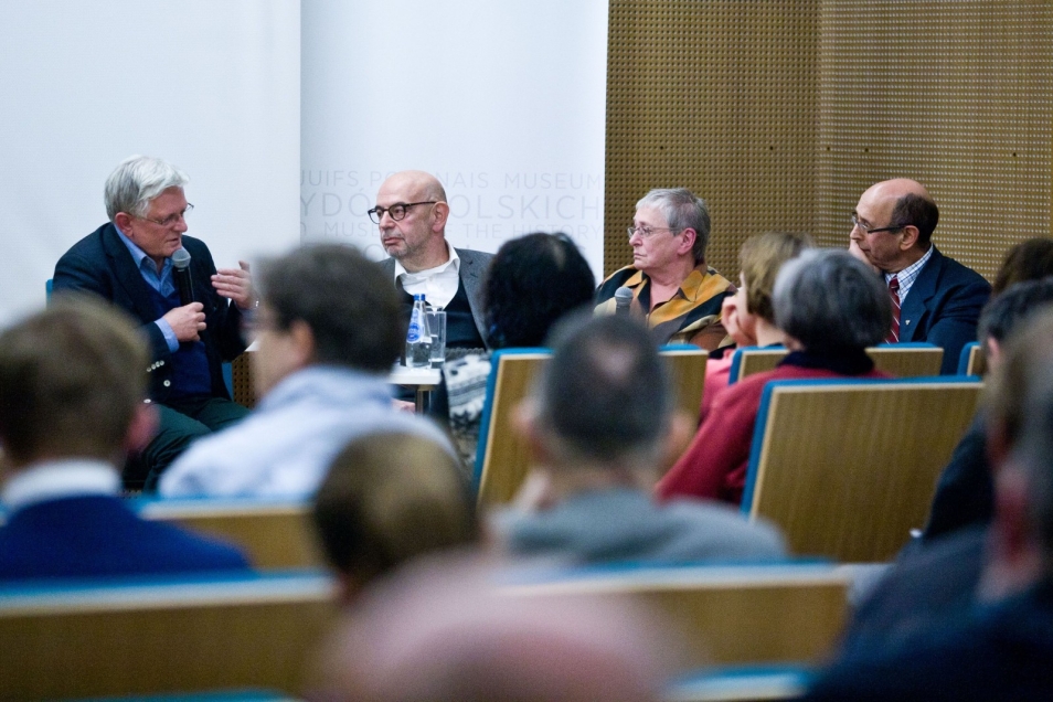 Grupa panelistów podczas debaty o marcu '68