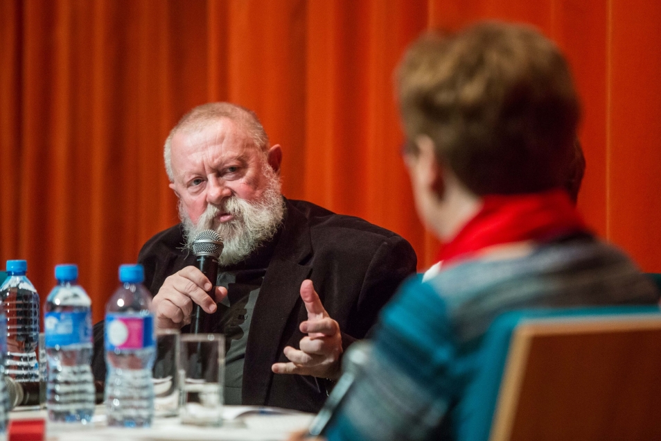 Debata Żyd w języku. Jerzy Bralczyk podczas rozmowy.