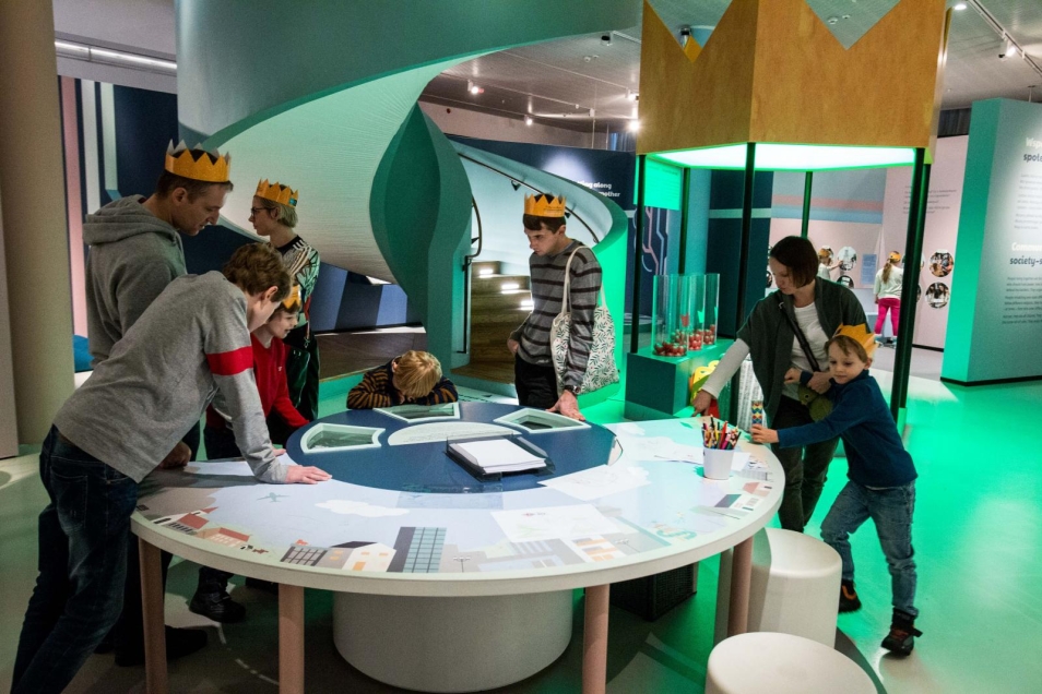 Oprowadzanie dla osób z niepełnosprawnościami po wystawie "W Polsce króla Maciusia" w Muzeum POLIN