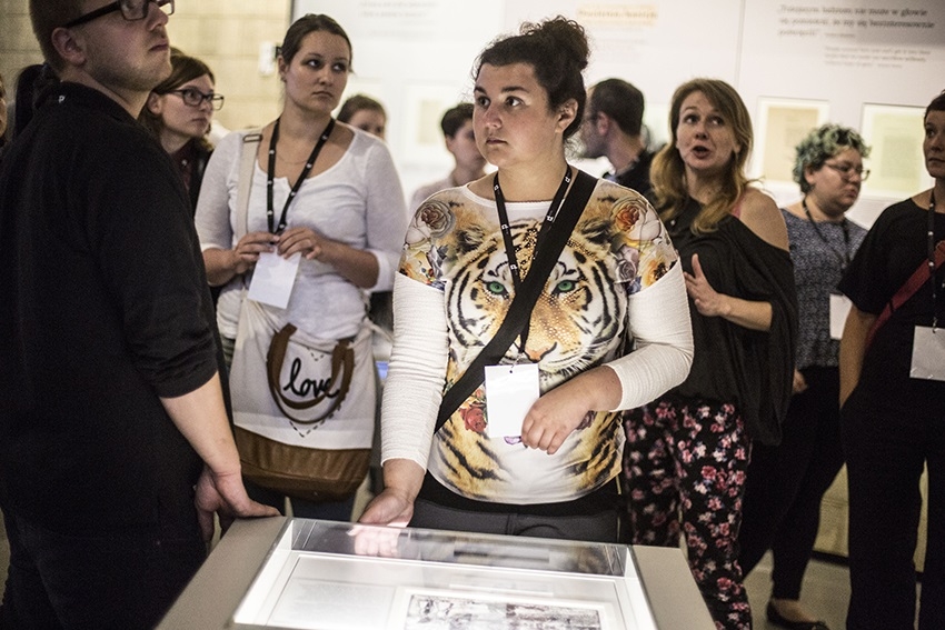 Zwiedzanie wystawy stałej w Muzeum POLIN