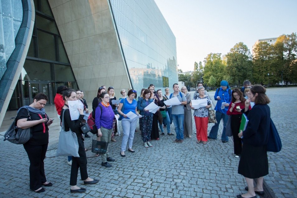 Letnie spacery wokół Muzeum POLIN