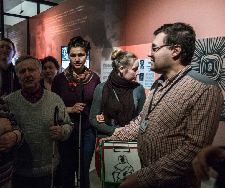 warsztaty dla osób z niepełnosprawnościami, Muzeum POLIN, wystawa, "Obcy w domu. Wokół Marca '68", Muzeum dostępne