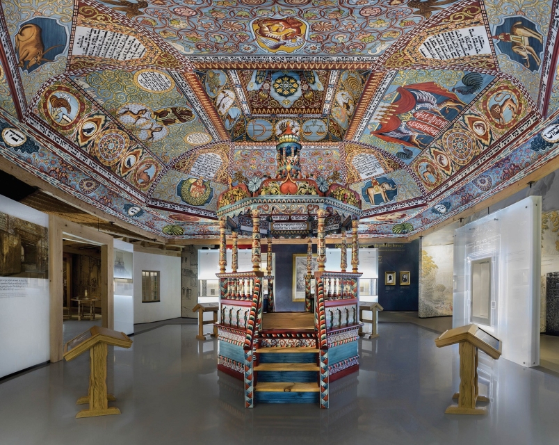 Malowane sklepienie synagogi w Gwoźdźcu.