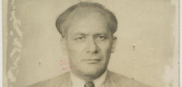Czarno-białe zdjęcie z popiersiem mężczyzny (Rafał Lemkin).