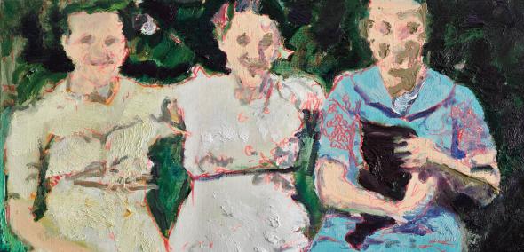 Trzy kobiety z niewyraźnie namalowanymi twarzami siedzą obok siebie i się obejmują.