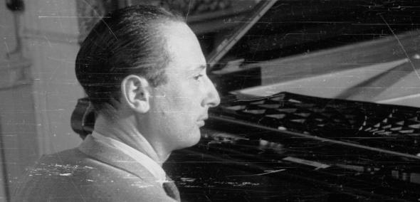 Władysław Szpilman przy fortepianie