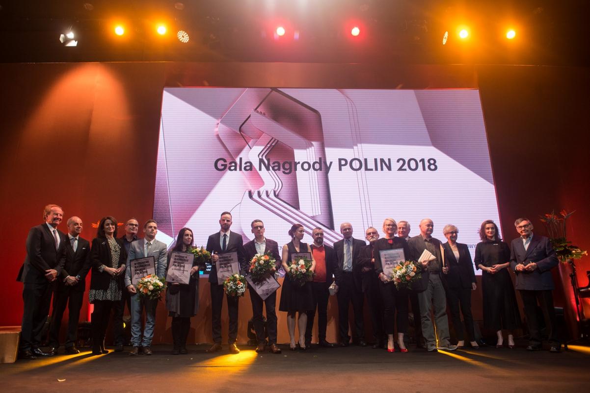 prof D. Stola, M. Turski i grupa laureatów nagrody Polin 2018 roku